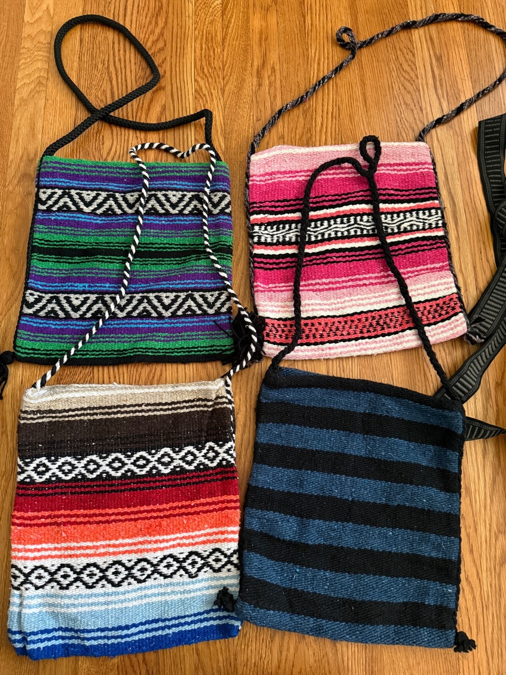 9 Mexican serape blacker crossbody bags - Picture 4 of 6